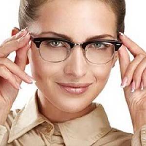 آرایش چشم | چند نکته آرایشی مهم برای دختران عینکی 