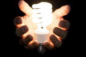 لامپ های کم مصرف از طول عمر بیشتری نسبت به لامپ های معمولی برخوردارند 