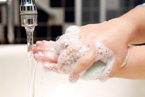  شستن دست را به کودکان شستن آموزش دهیم